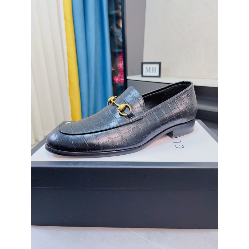 G*u*i leather shoes